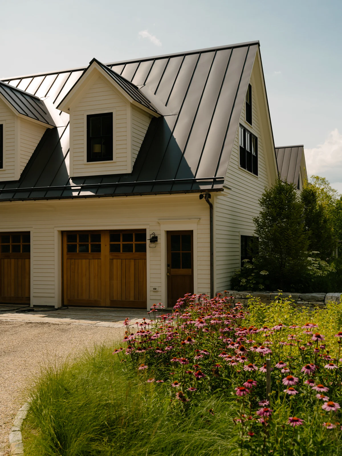 Planting connects the house with its surroundings.